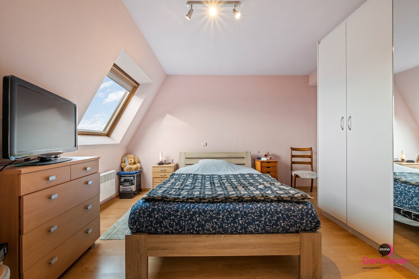 Charmante duplex met garage en autostaanplaats op wandelafstand van het strand 