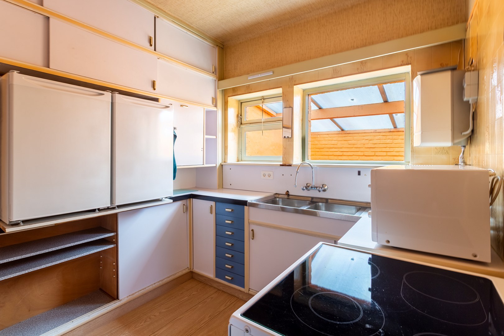 Halfopen gezinswoning met grote tuin en garage 