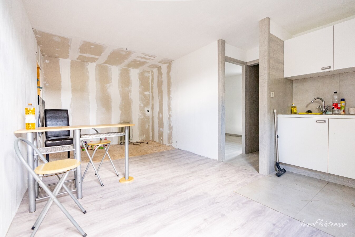 Propriété équestre avec maison à rénover à ca. 90a à Wonck (Bassenge). 