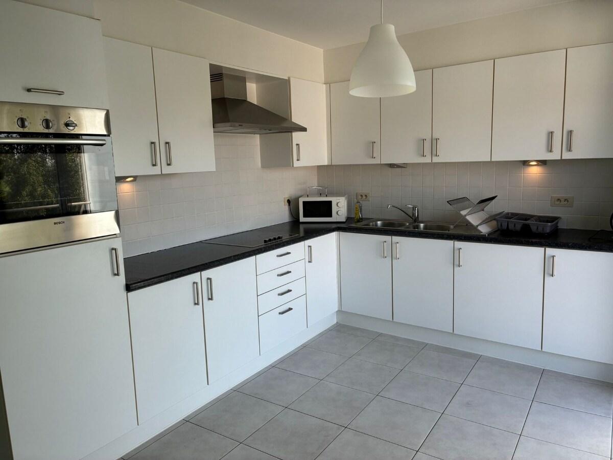 Ruim appartement op de eerste verdieping met twee slaapkamers en zonnig terras 