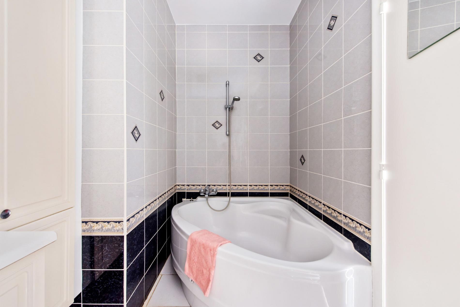 MAGNIFIQUE APP DE VACANCES . 2 CHAMBRES A COUCHER AVEC VUE FRONTAL SUR MER (GARAGE COMPRIS !!) 