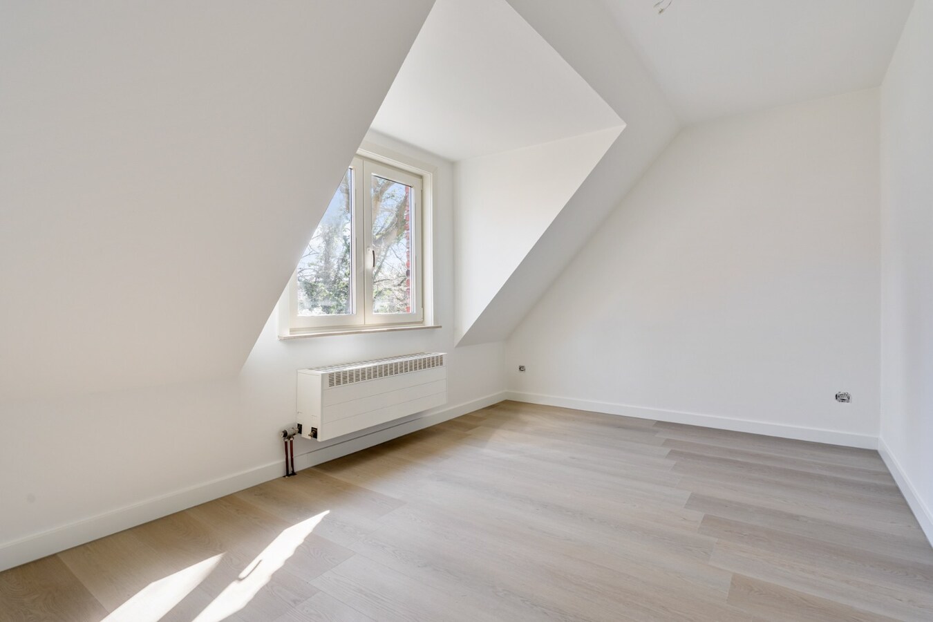 Gezellige, instapklare stadswoning in het centrum van Maaseik grenzend aan de groene wal! 