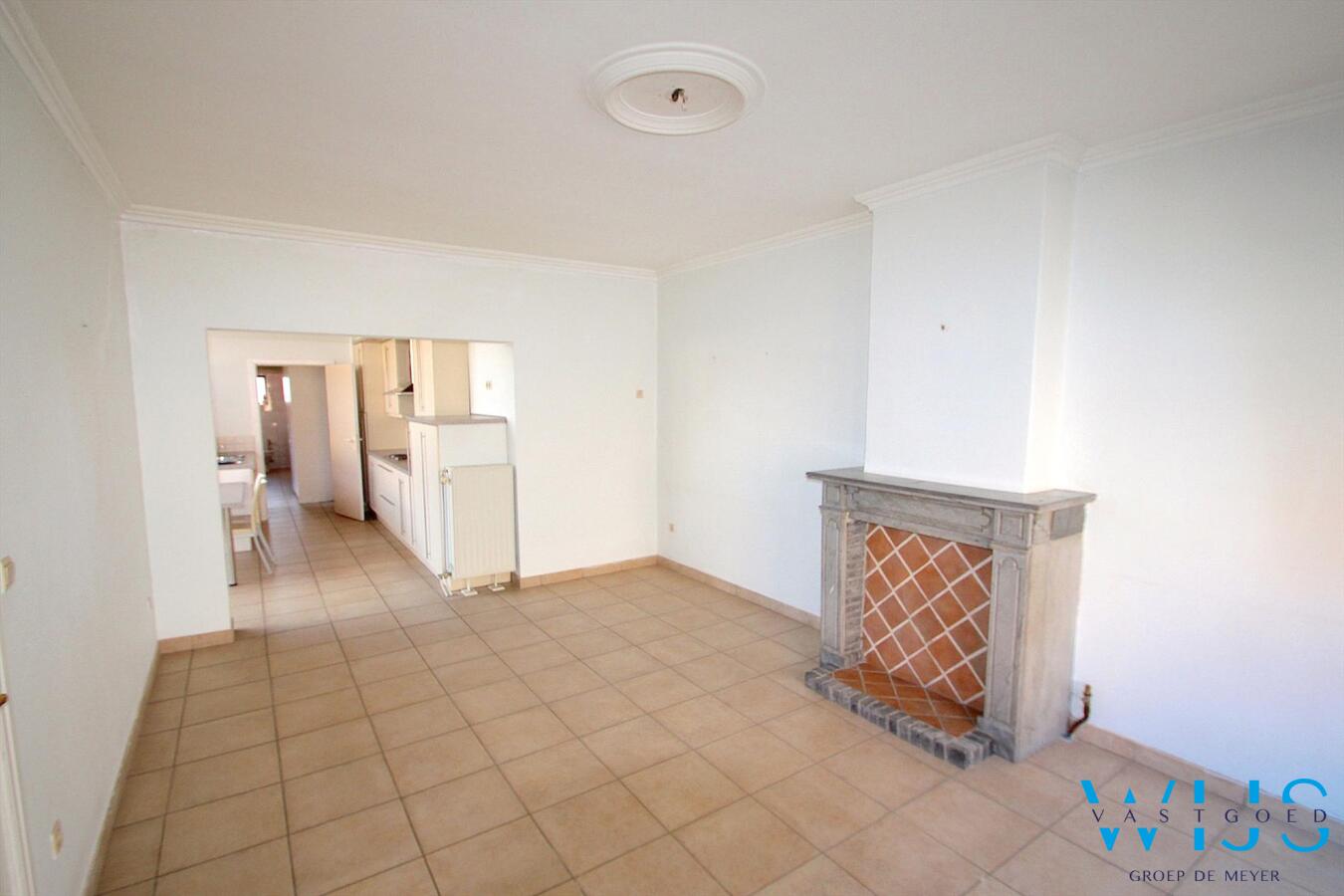 Zeer centraal gelegen en ruime woning met garage te Ertvelde ! 