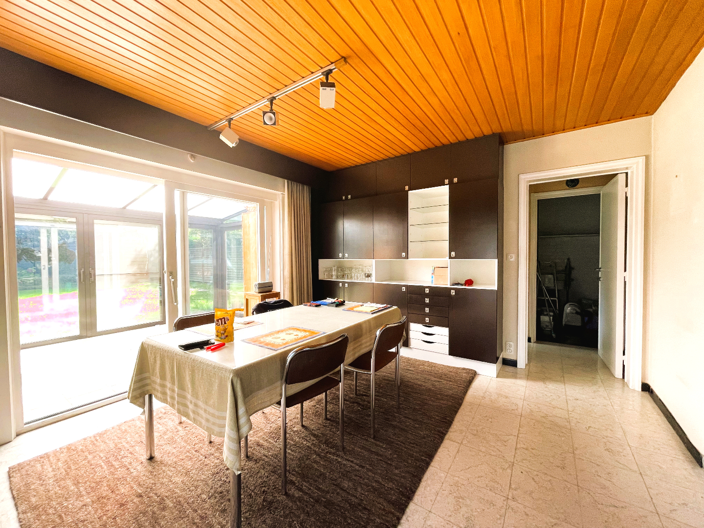 Halfopen bebouwing met 4 slaapkamers en leuke tuin 