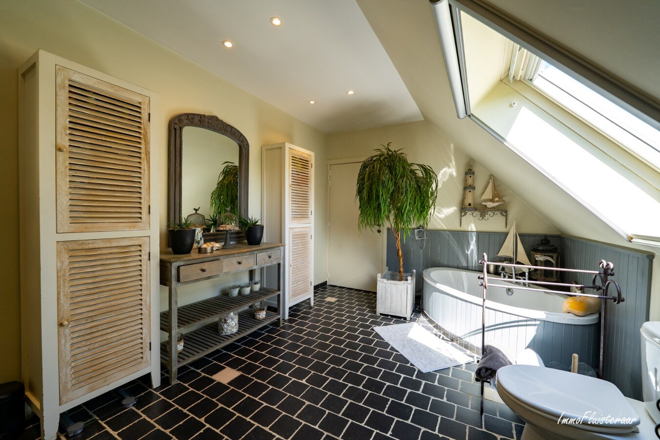 Prachtige woning met paardenfaciliteiten in rustige omgeving op ca. 9.983 m² te Berlaar (met optie aankoop aanpalende weides op ca.12.966 m²) 