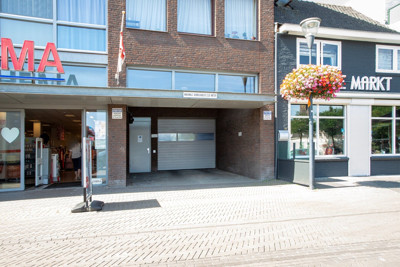 Afgesloten parkeerplaats aan de Woenselse Markt. 