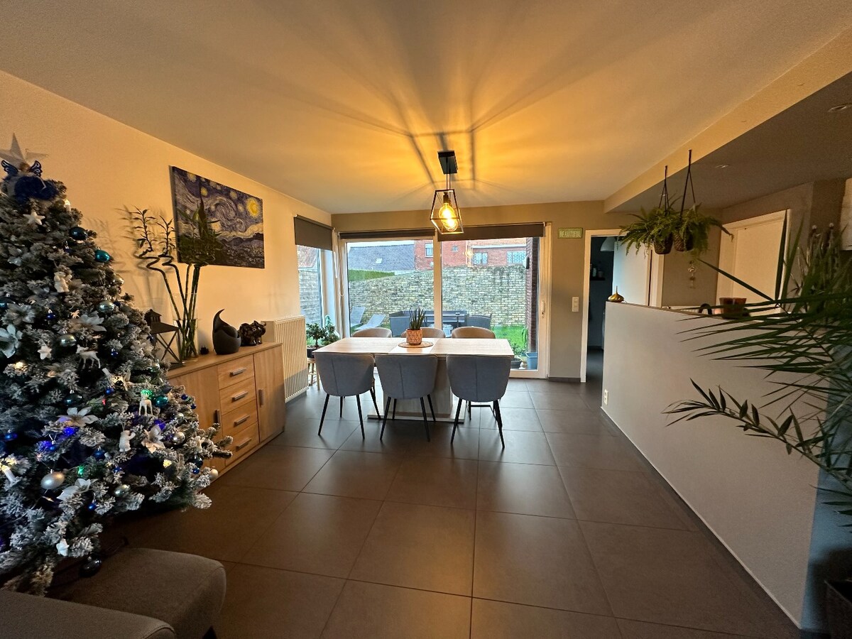 Ruime halfopen woning op het einde van doodlopende straat 