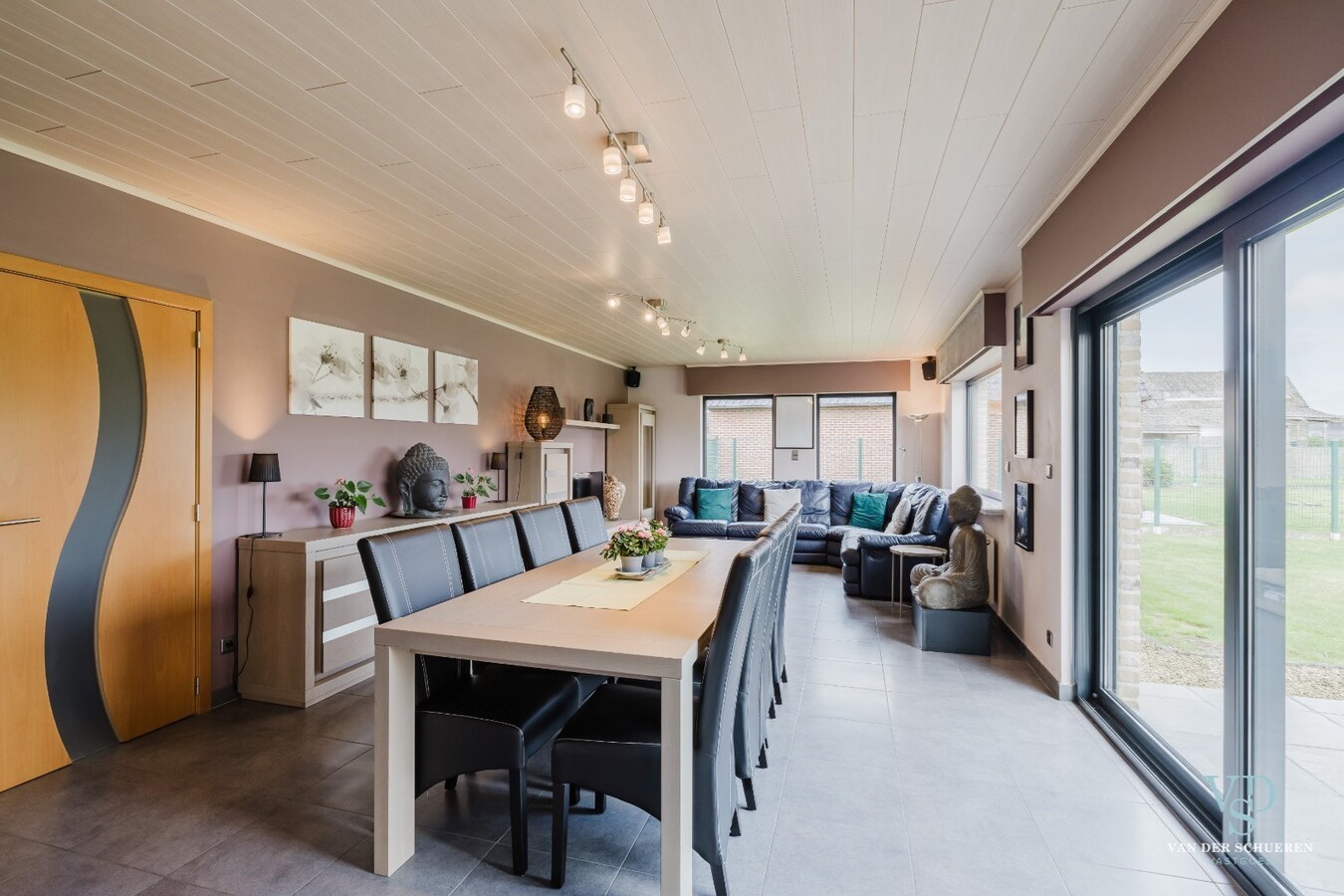 Tijdloze vrijstaande villa op ruim perceel 