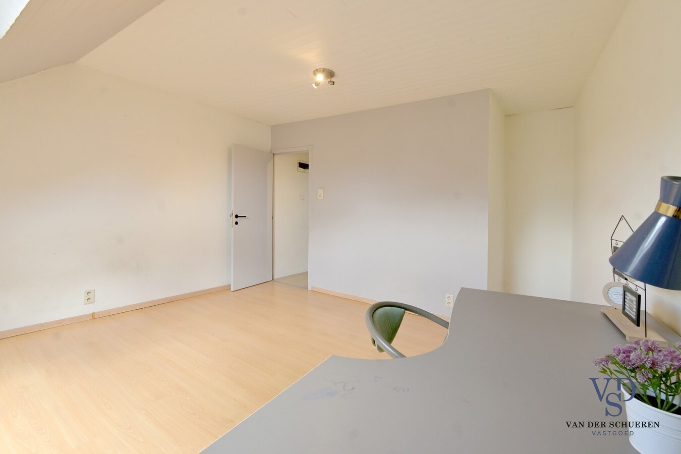 Ruime 3 slpk-woning met garage en tuin. 