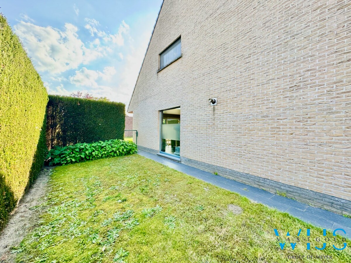 Ideale gezinswoning op 555 m² met 2 garages te Evergem ! 