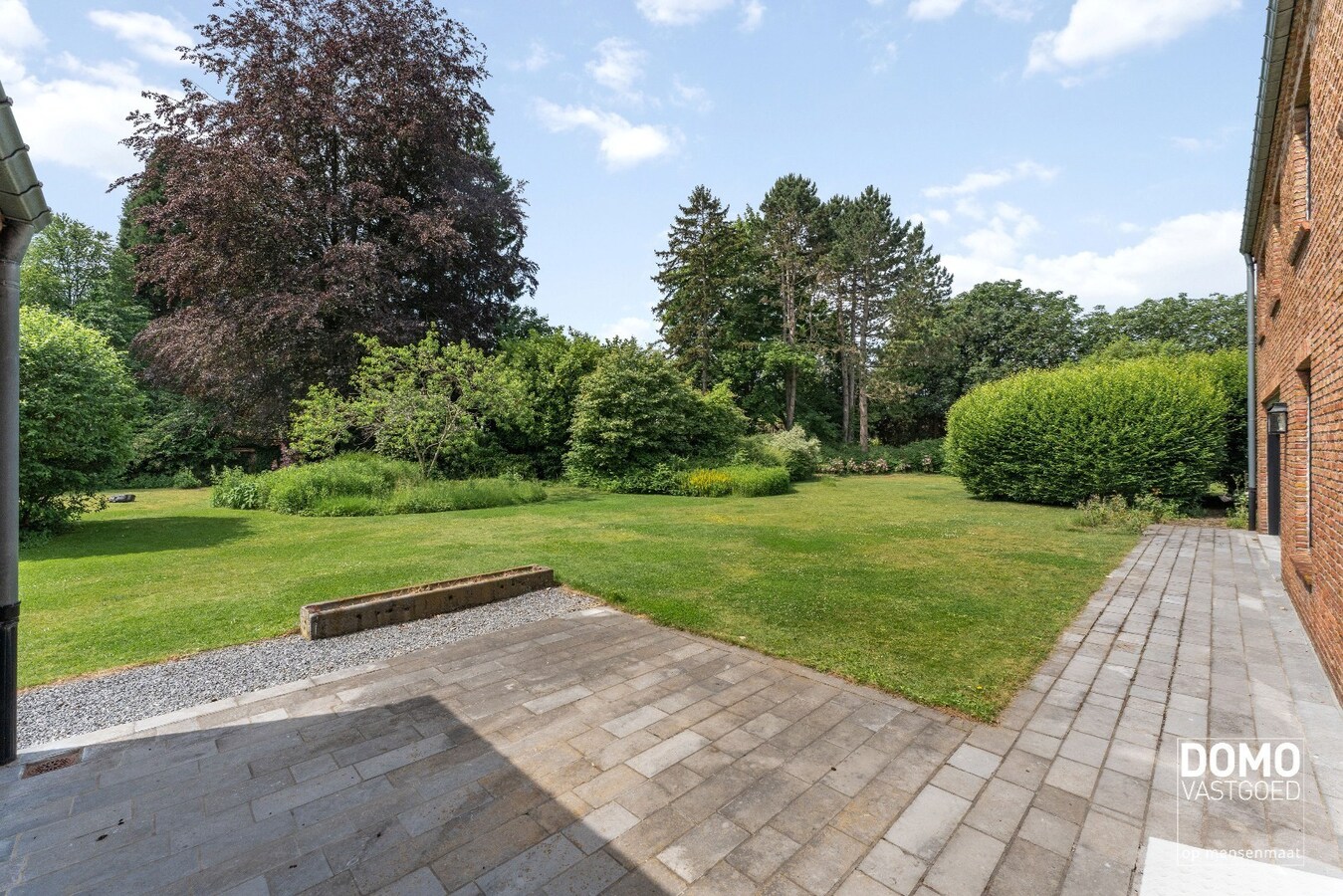 Exclusieve statige open bebouwing met zuid gerichte tuin in het centrum van Kermt (Hasselt) 