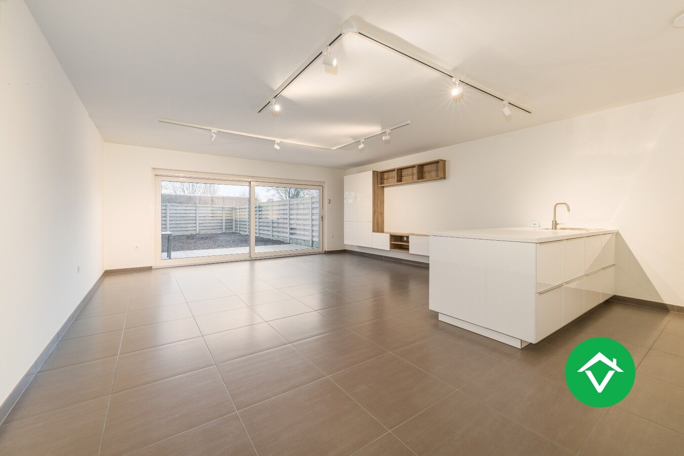 Instapklare energiezuinige woning (2018) met garage en tuin in Zevekote 