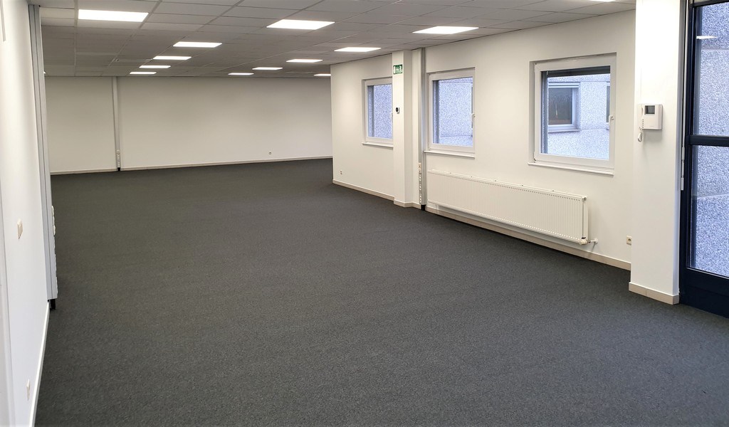 Instapklare kantoorruimte te huur vlakbij E40/R4 in Gent