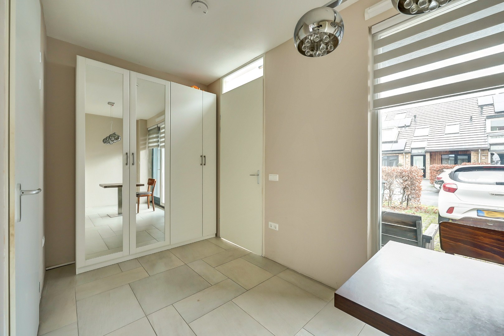 In de jonge woonwijk Nesselande in deelplan Haag en Park gelegen 5 kamer tussenwoning met houten berging en parkeerplaats op 131 m² eigen grond. 