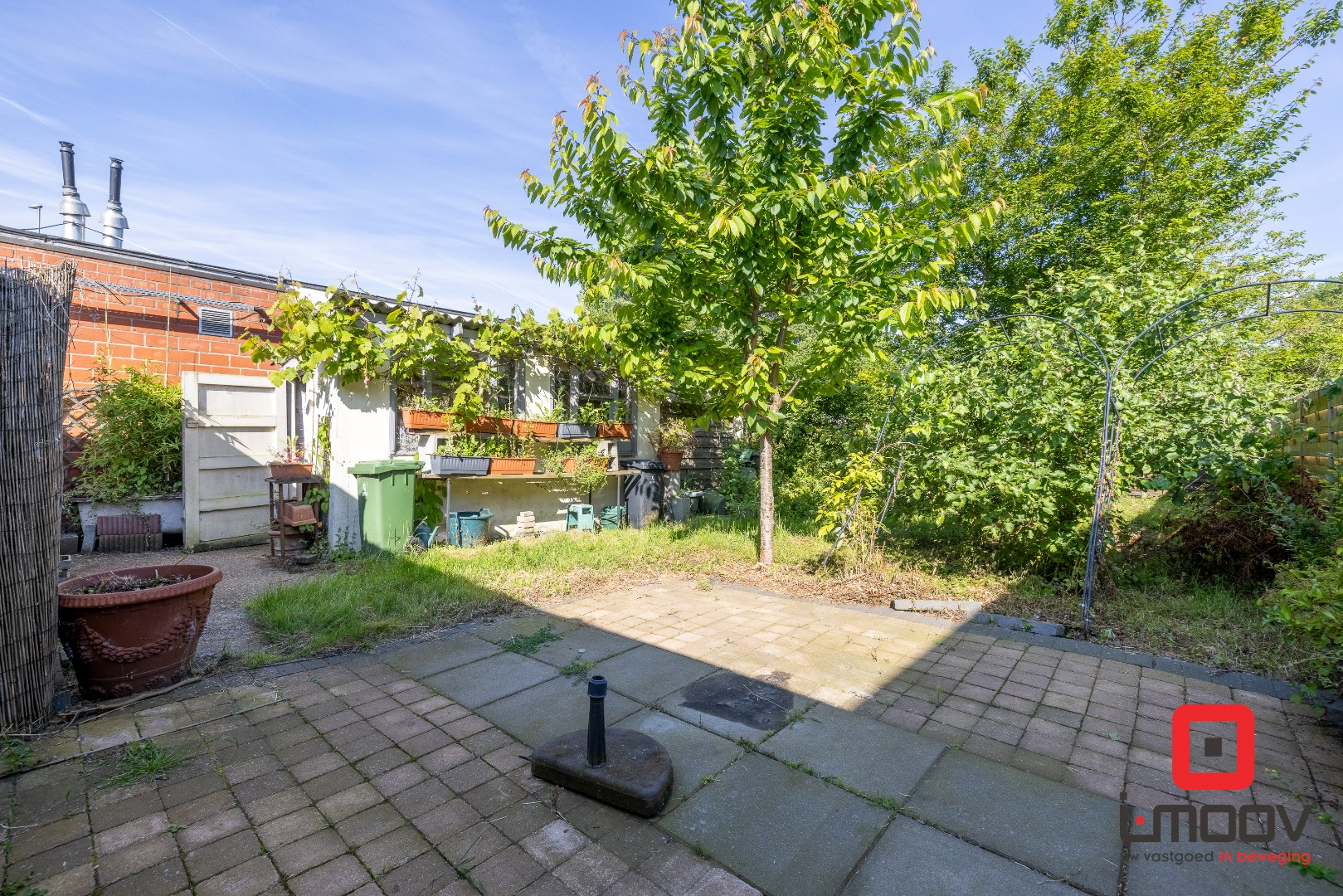 Héél charmant renovatieproject op idyllische ligging aan het water 