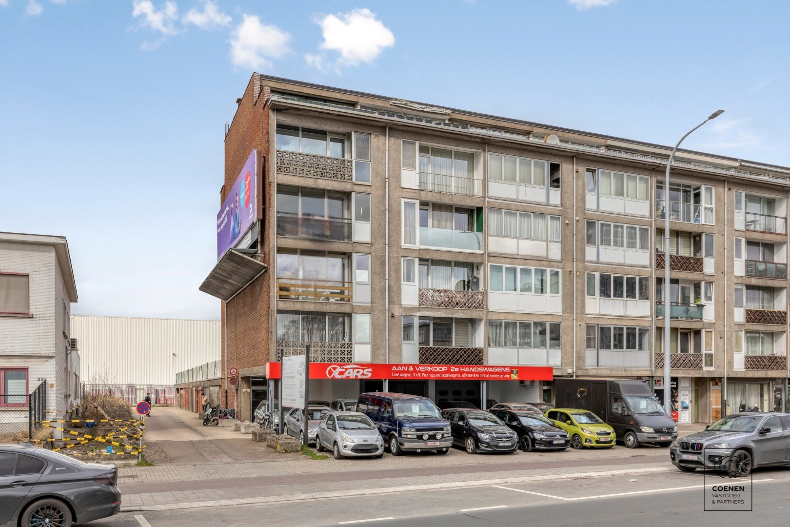 Commercieel pand/autogarage op een uitstekende locatie te Deurne! 