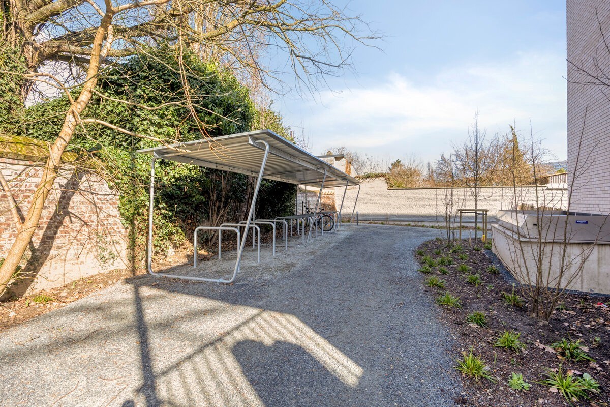 Instapklare woning met zeer goede afwerking, 3 slaapkamers, 3 badkamers, tuin, terras en autostaanplaats in het centrum van Tienen – EPC 27 kWh/m² - bewoonbare opp. 172 m² 