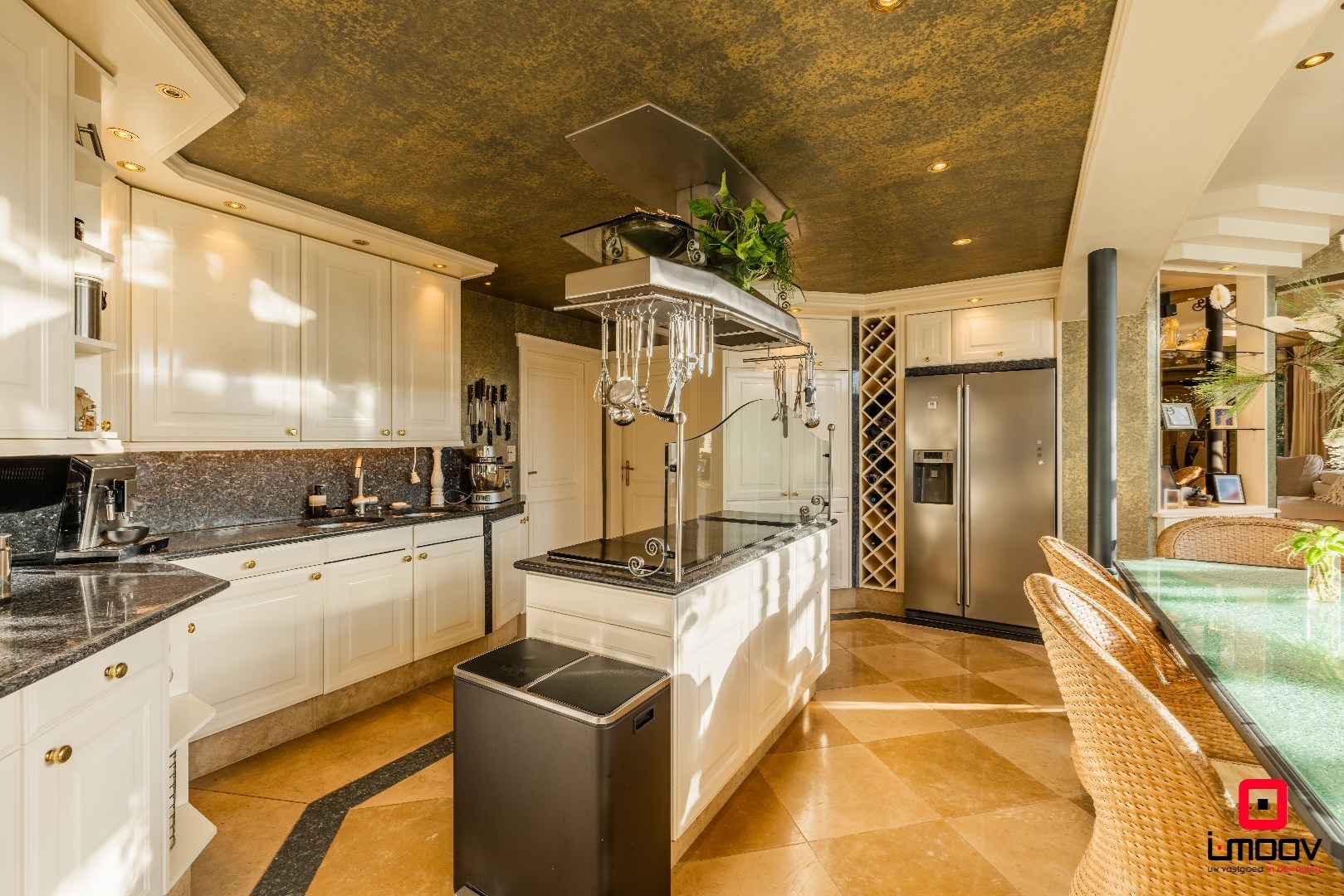 Exclusieve villa met infinity pool en resortgevoel op topligging in Mariakerke 