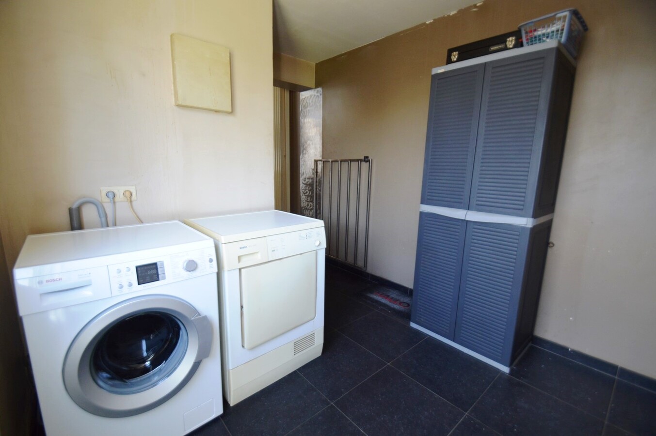 Te renoveren, centraal gelegen woning op 246m² grond - Heist 