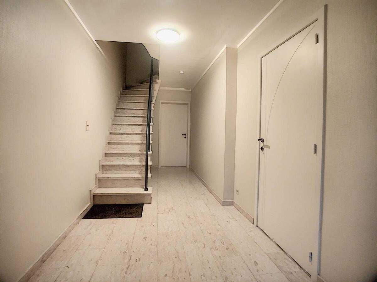 Grote, praktisch ingedeelde woning met oprit, garage &amp; tuin - Heist 