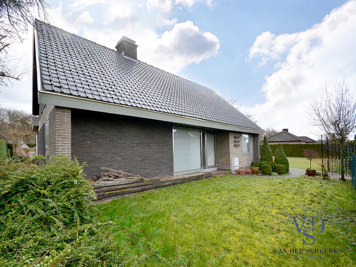 Tijdloze villa in residentiële wijk te Nazareth. 