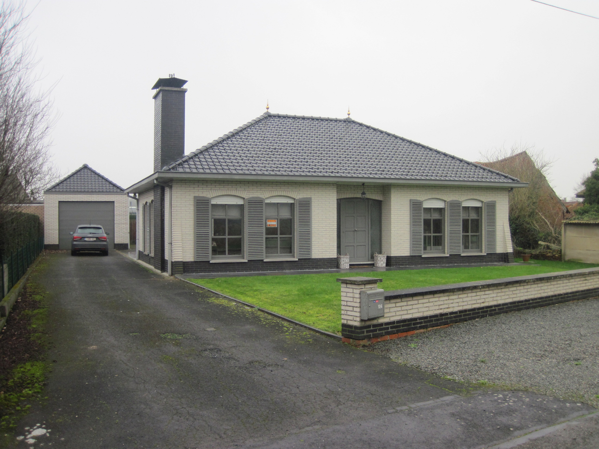 Stijlvolle en degelijke bungalow. Unieke ligging. 