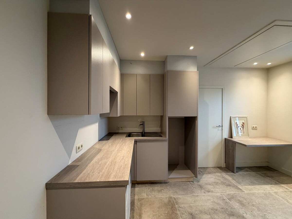 Multifunctioneel commercieel pand op toplocatie. 