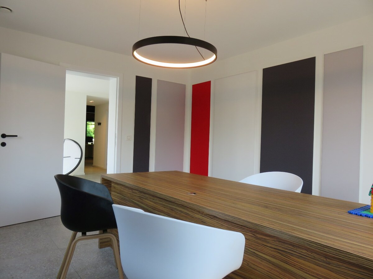 "Modern commercieel kantoor in Hasselt | Volledig gerenoveerd in 2018. 