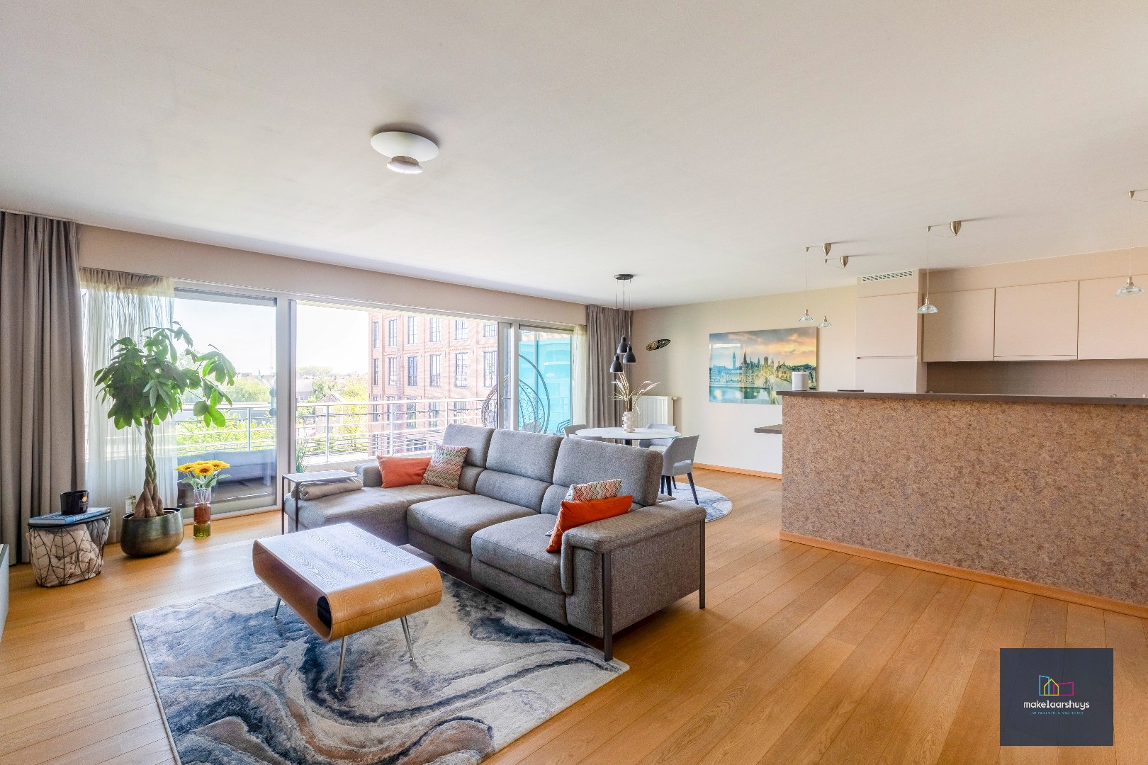 Stijlvol 2 slpk. appartement met ruim terras en staanplaats 