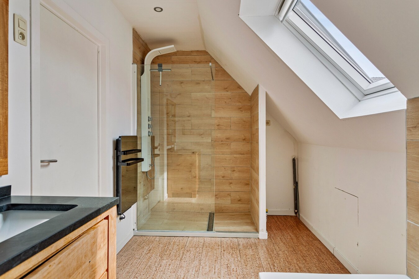 Instapklare ruime woning met praktijkruimte 