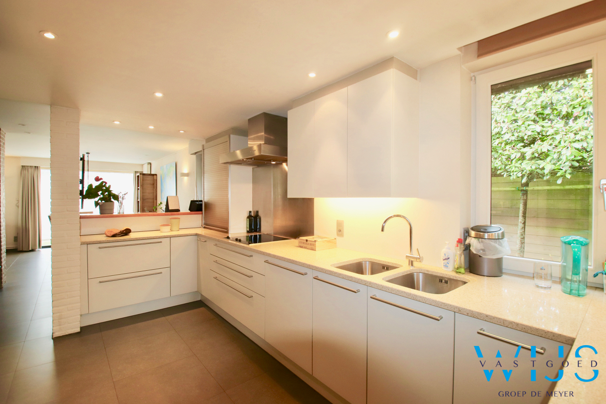 Instapklaar stijlvol woonhuis met leuke tuin te Assenede ! 