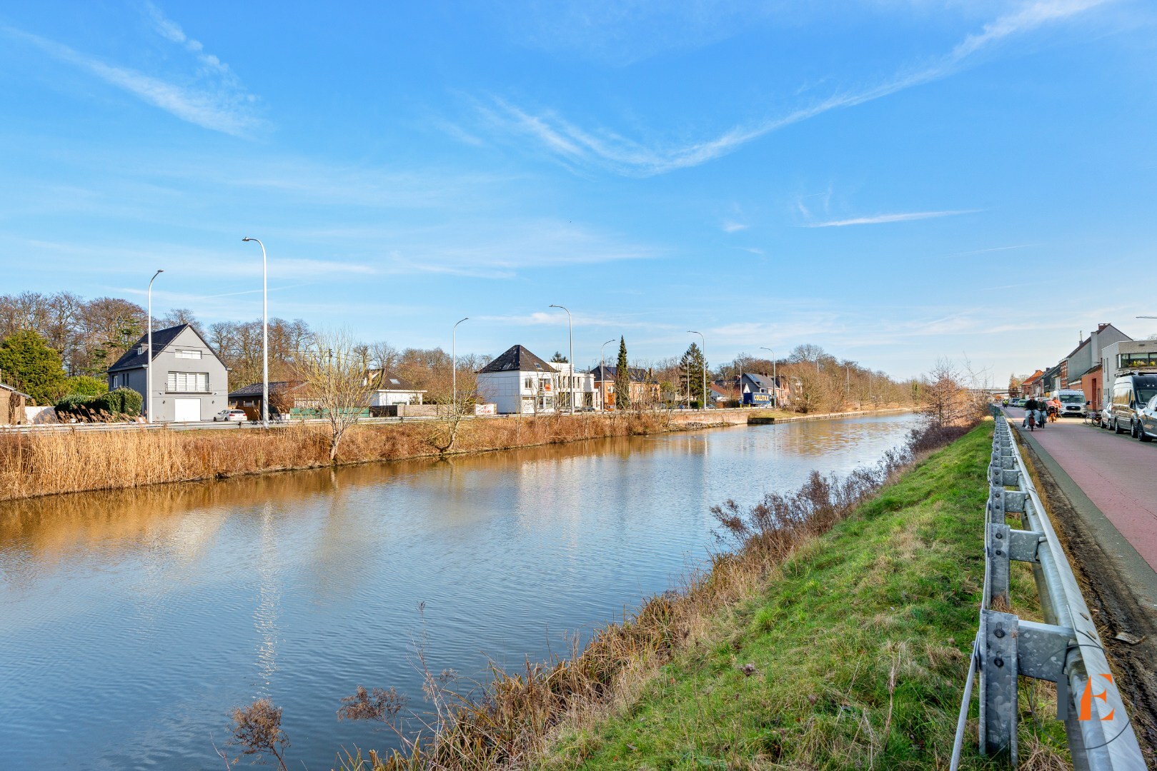 Knusse starterswoning met zicht op het water 
