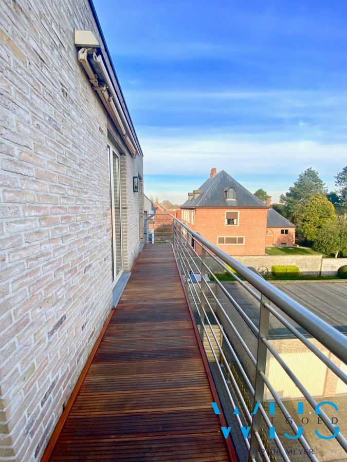 Instapklaar 3 slaapkamerappartement met garage in hartje Assenede ! 