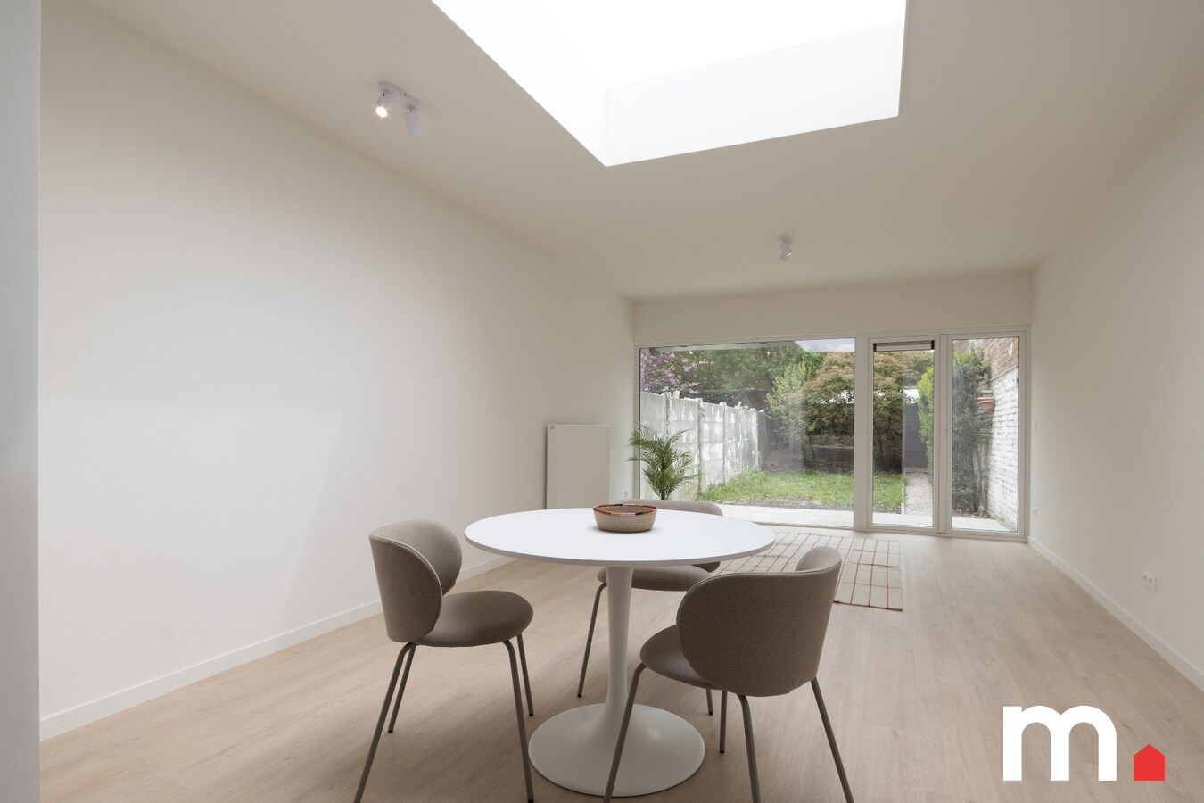 TOPPER op UNIEKE LIGGING in een van de mooiste lanen van Kortrijk EPC B ! MET UITWEG ! 