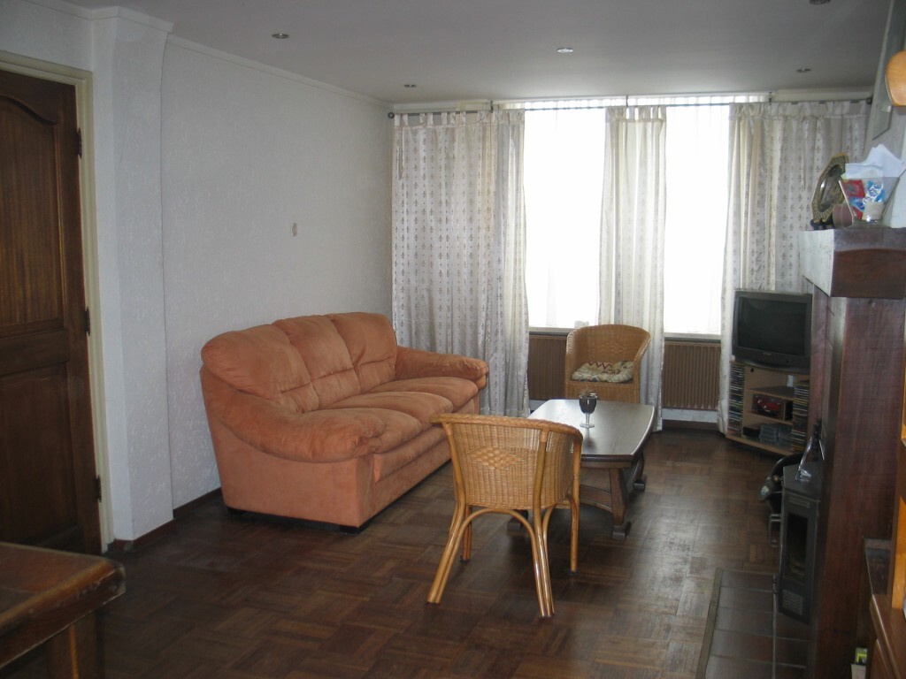 Op goede locatie gelegen ruime tussenwoning met tuin 