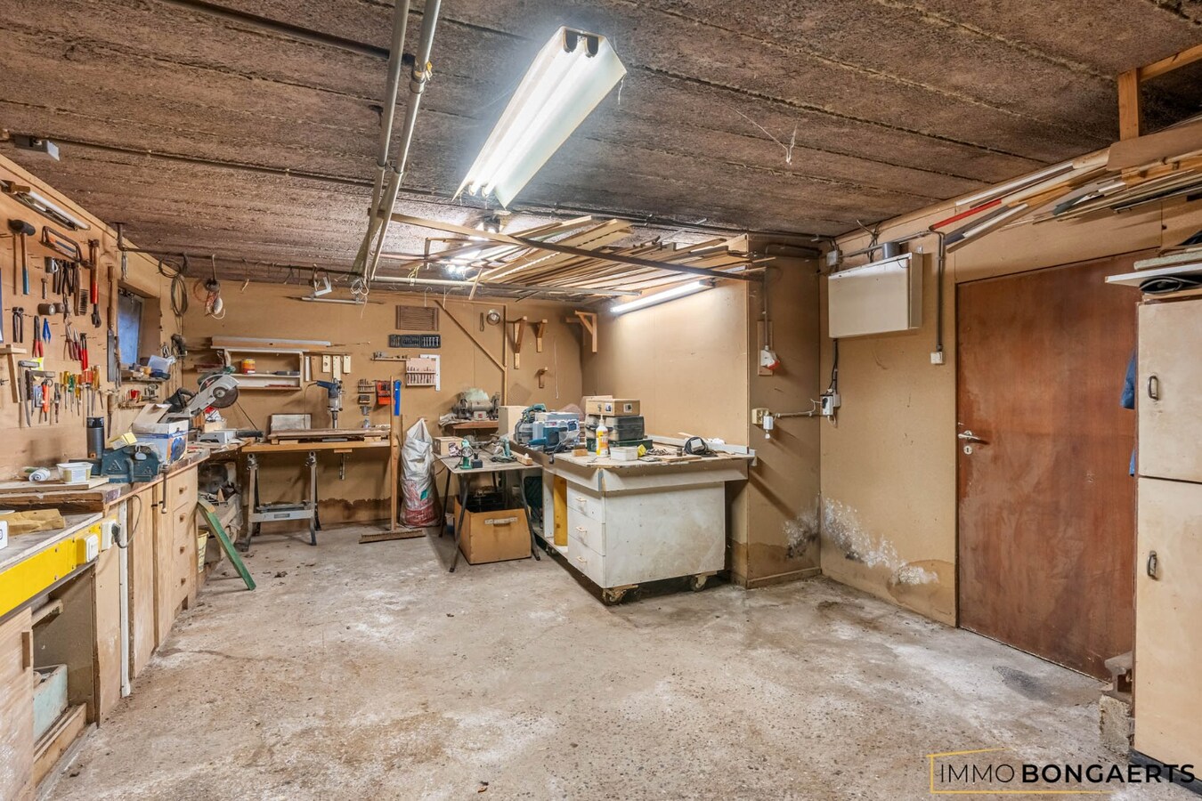 Woning met 3 slaapkamers op ruim perceel 