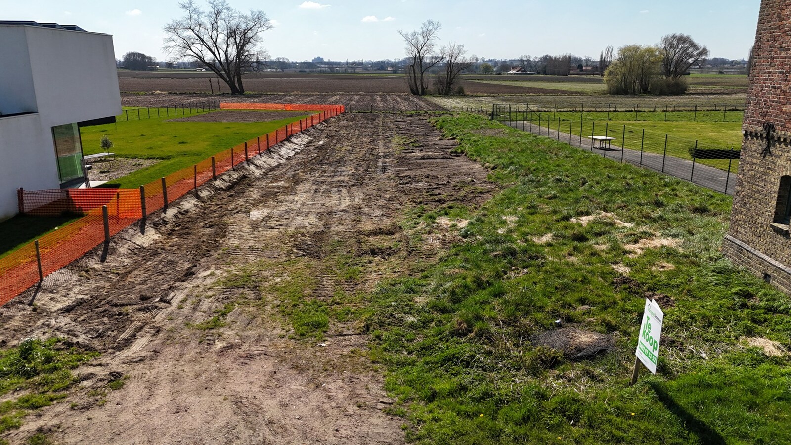 Mooi en groot perceel bouwgrond met met ver uitzicht op de natuur te Kortemark. 