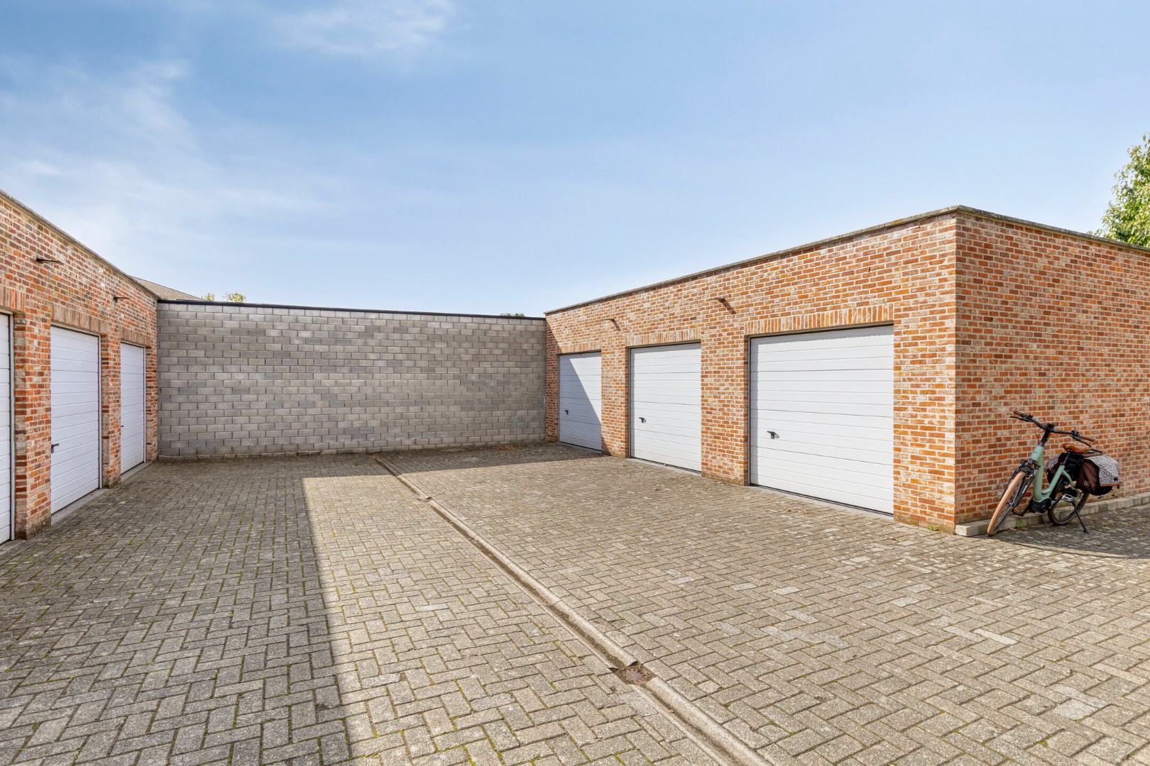 Instapklaar gelijkvloers appartement met tuin in het centrum van Geel 