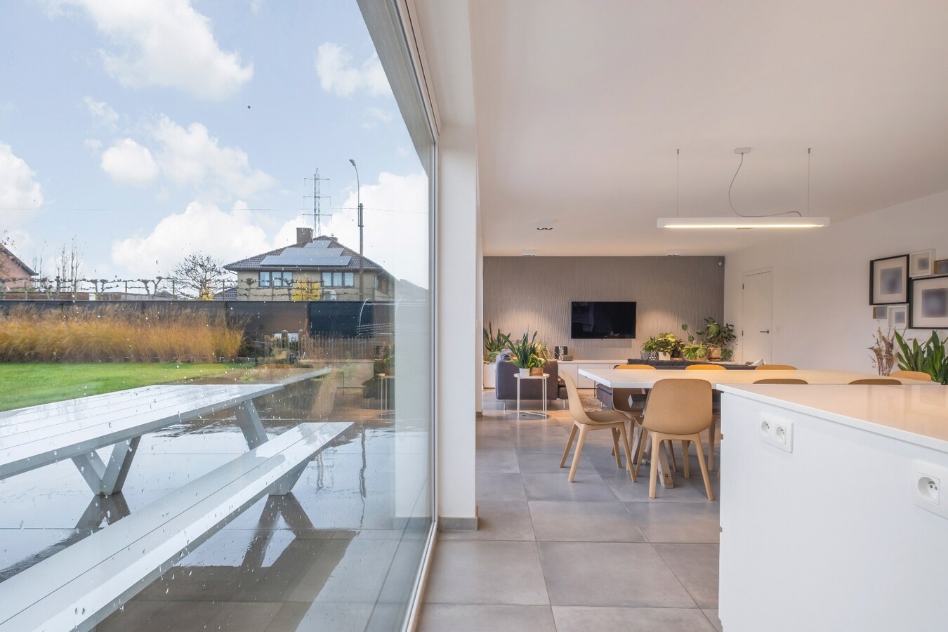 Moderne villa met praktrijkruimte op TOPligging te Heule  ! 