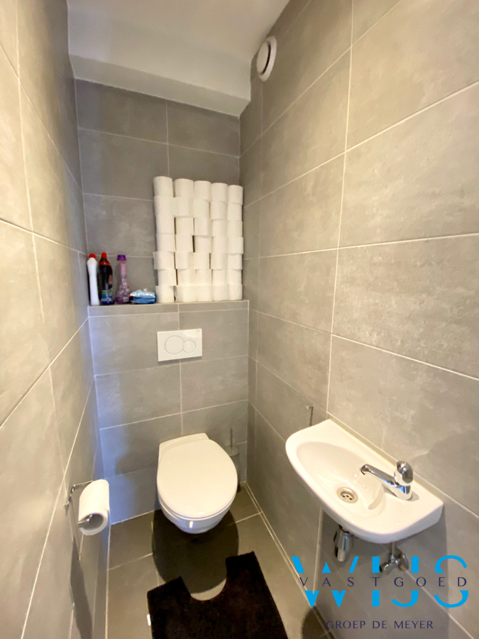 Instapklaar 2 slaapkamerappartement in hartje Wippelgem EVERGEM ! 