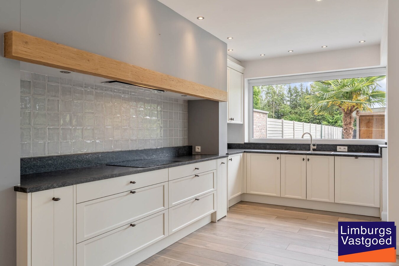 Exclusieve gezinswoning, 283m², 5 slpk, praktijkruimte op toplocatie 