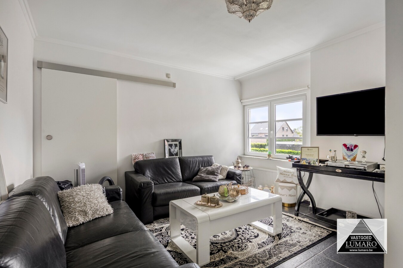 Half-open woning met karakter en grote leefruimtes 