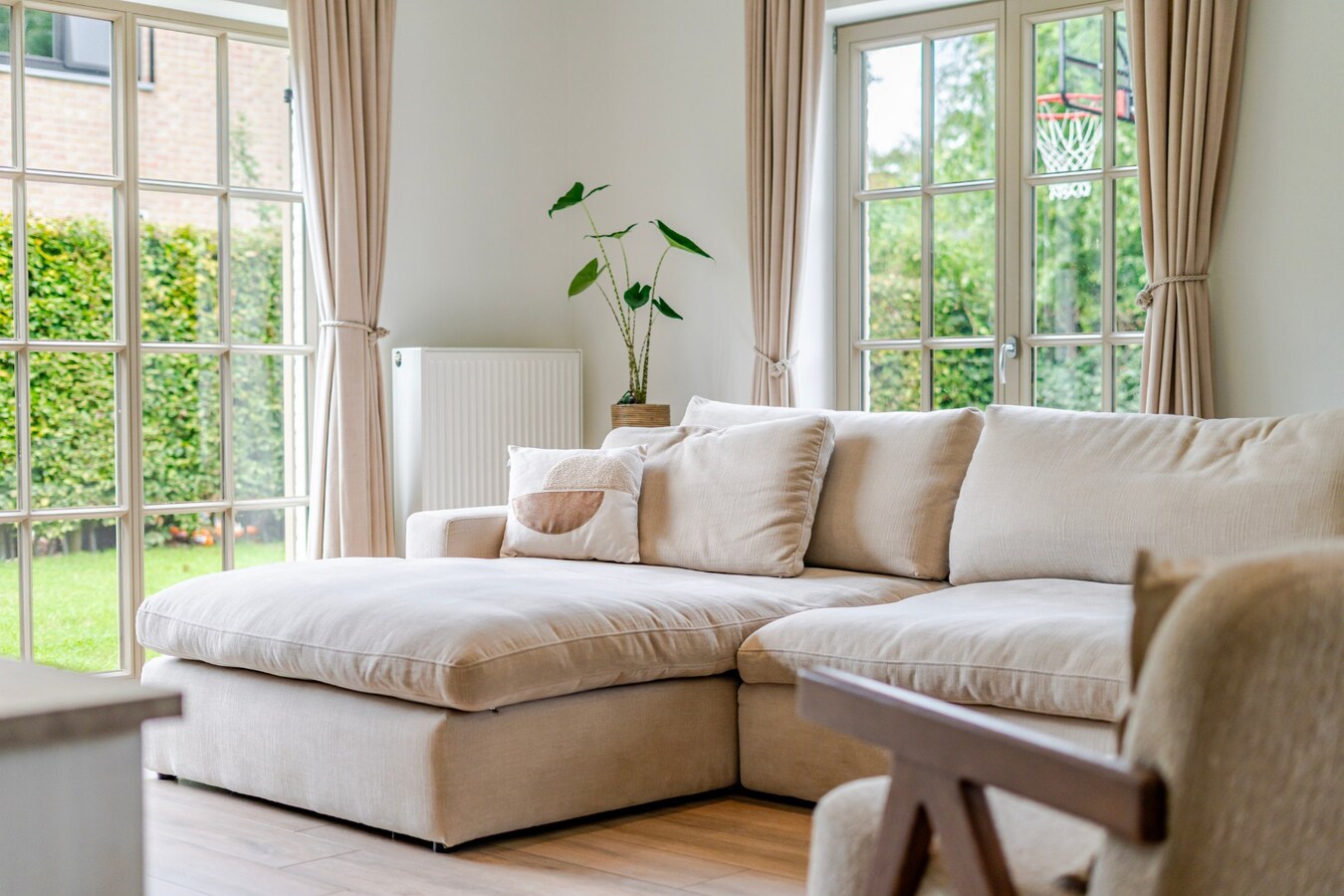 Exclusief gerenoveerde vrijstaande villa in rustige en residentiële omgeving 