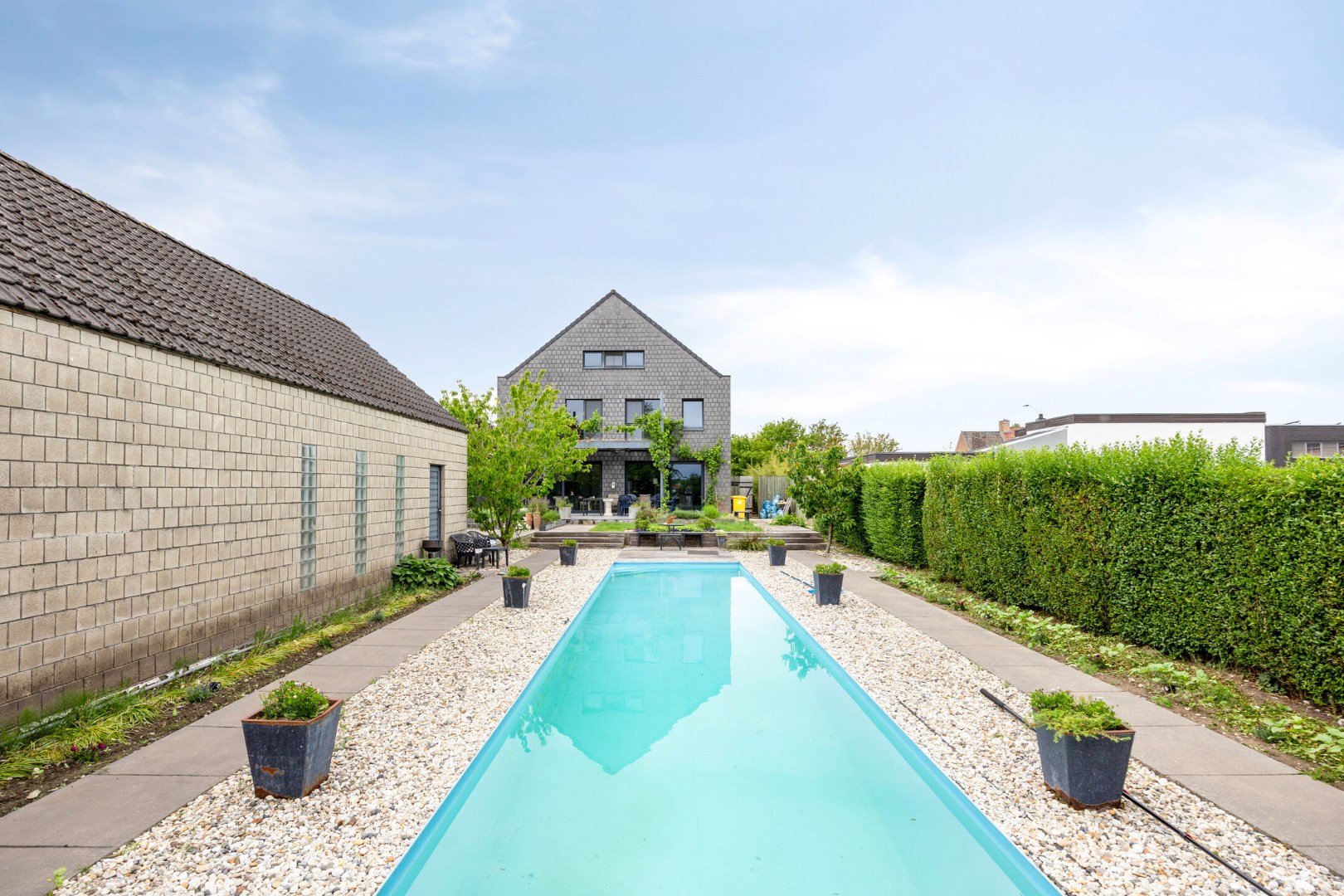 Villa met praktijkruimte op perceel van 1.817m² te Geel 