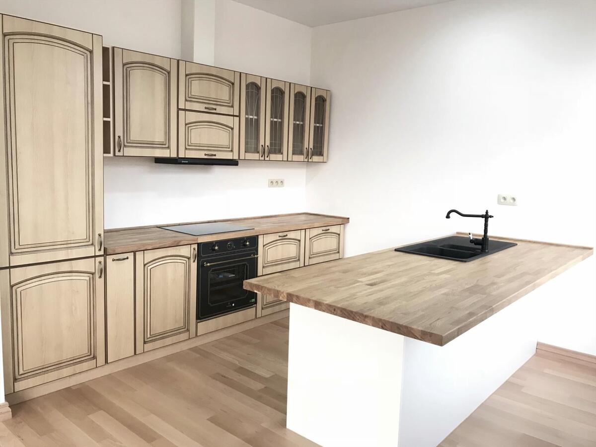 COMPLEET GERENOVEERD 3SLAAPKAMER HOEK-APPARTEMENT 