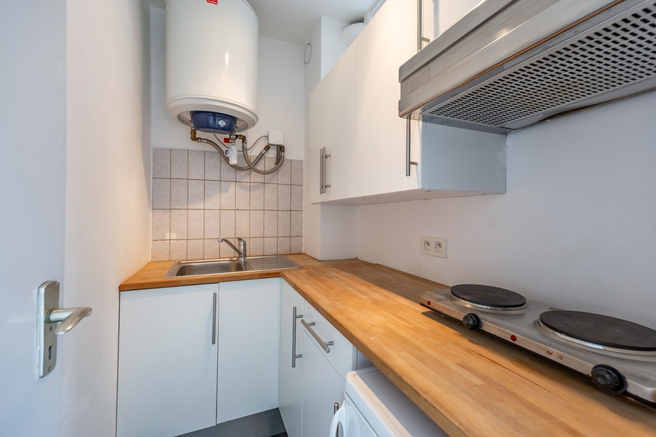 Unieke penthouse studio mét slaaphoek en topterras in het centrum van Genk! 