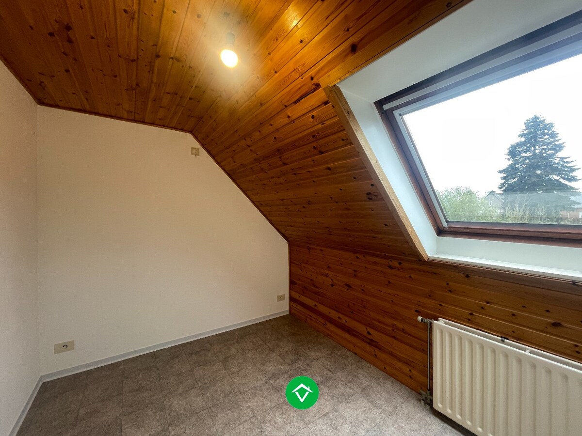 Centraal gelegen woning met 3 slaapkamers, tuin en garage te Roeselare 