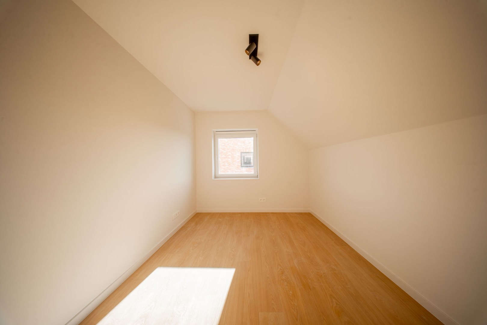 Instapklare nieuwbouwwoning met 3 slaapkamers en tuin op 681 m² 