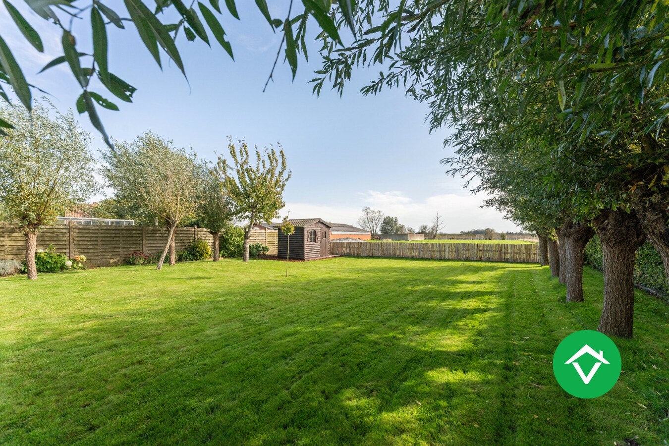 Landelijke woning met bijgebouw en zicht op de velden te koop in Vladslo 