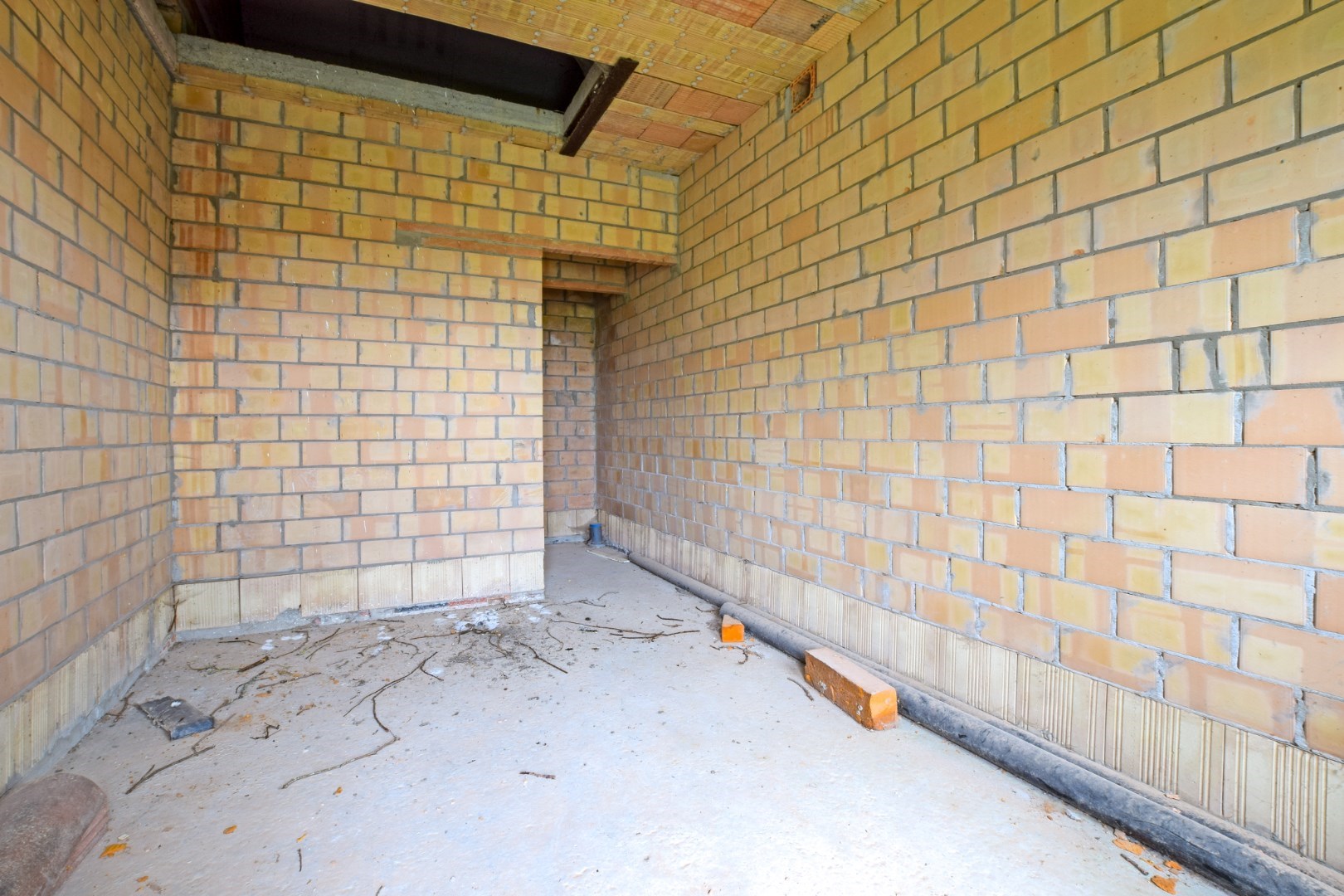 Uniek gelegen landhuis op 4334 m² gelegen te Diksmuide. 